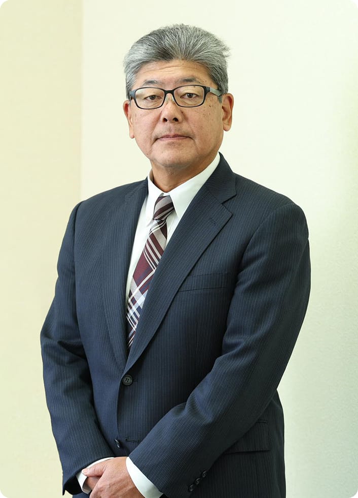 スーツを着た古川社長の写真