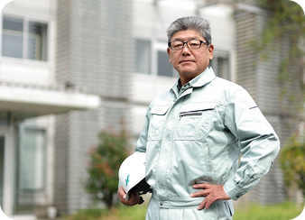 作業着を着た古川社長の写真