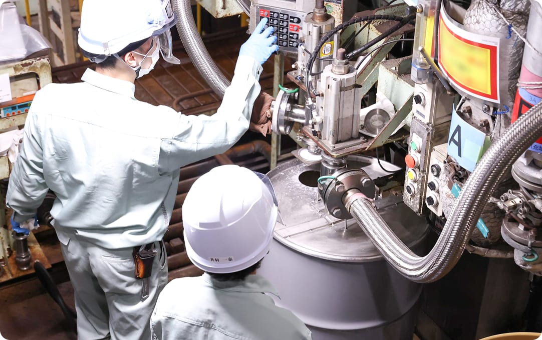 充填作業現場の風景